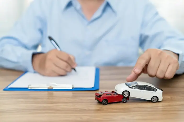 Papierformular für einen Verkehrsunfall